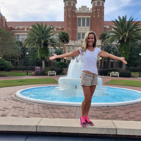 Meet your Posher, Susan - Picture 1 of 2